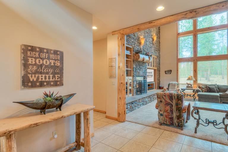 Lodge Retreat, AC, Hot Tub, Pet Friendly (with fee), SHARC, 20 Sleeper — photo 5