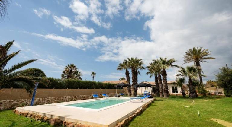 Fully equipped villa with garden, grill & jacuzzi | Next to the beach | Pets are welcome in Scicli