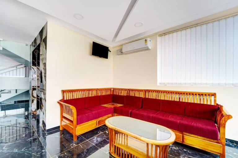 Super Townhouse Trivandrum Near Padmanabhaswamy Temple