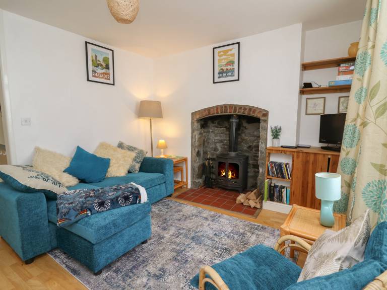 Cottage with garden — photo 4