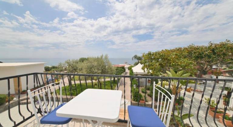 Rental apartment with garden & terrace — photo 5