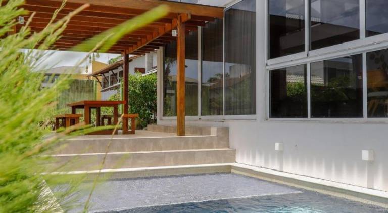House with pool & jacuzzi — photo 3