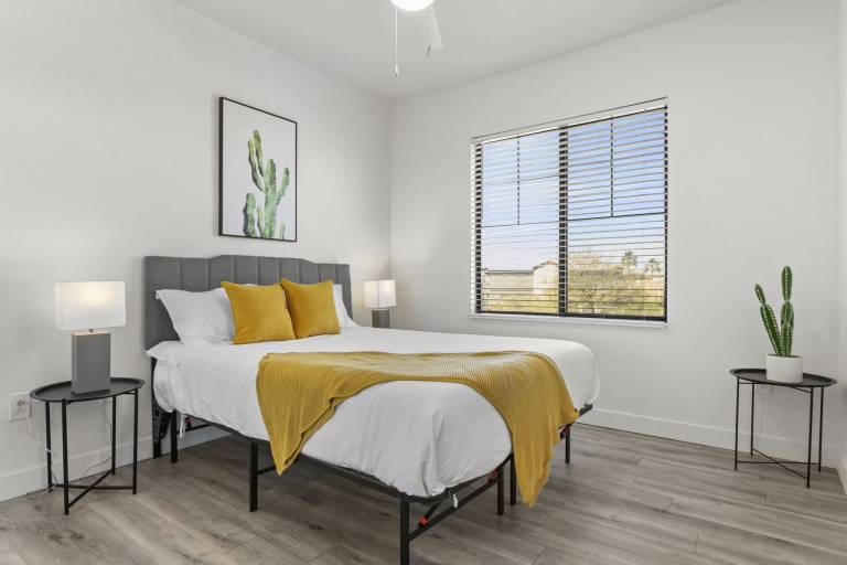 CozySuites Glendale by the stadium with pool 18