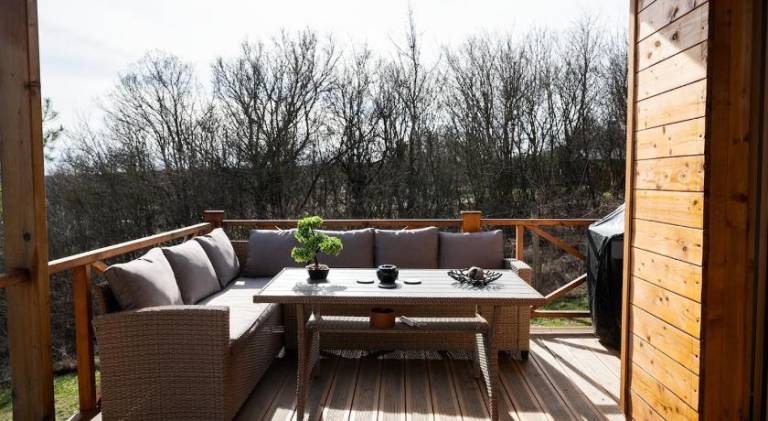 Vacation home with jacuzzi, terrace & yard — photo 5