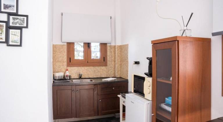 Cozy Budget Apartments in the Heart of Fira — photo 3