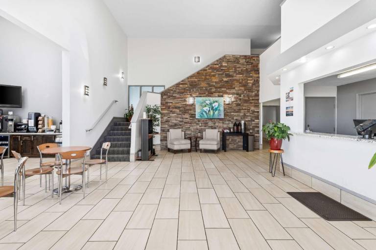 SureStay by Best Western Albuquerque Midtown — photo 2