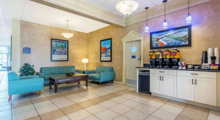Howard Johnson by Wyndham Lakeland — photo 5