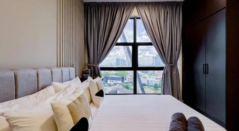 Apartment with hot tub, pool & garden | Dogs allowed in Kuala Lumpur