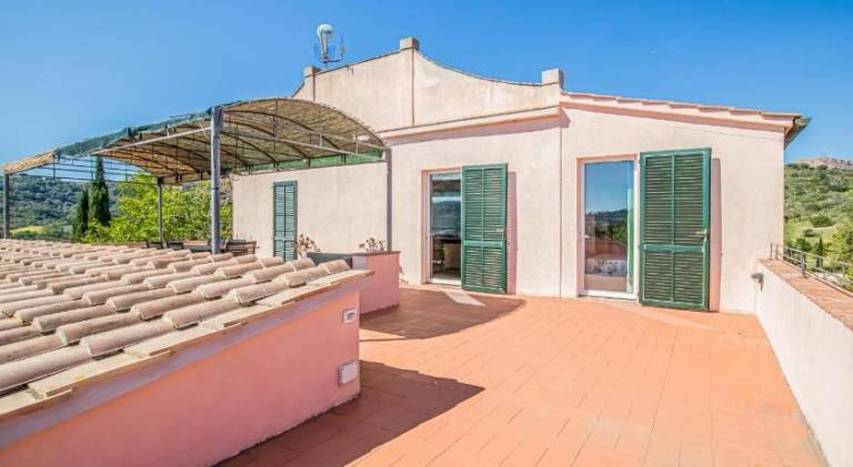 House with terrace & yard in Porto Azzurro