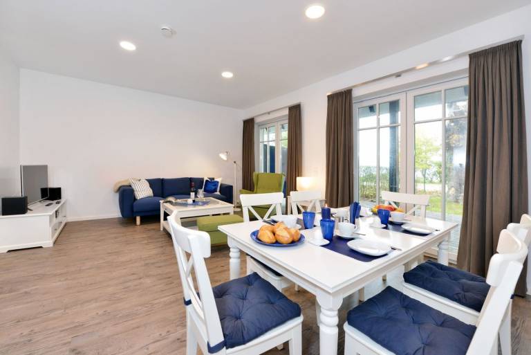 Ferienwohnung mit moderner Ausstattung, Terrasse und Meerblick in Ralswiek in Bergen auf Ruegen