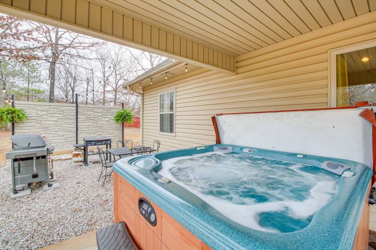 < 5 Mi to Lake Desoto: Grand Hot Springs Home — photo 2