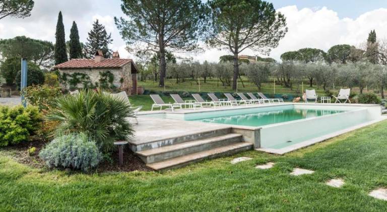 Villa with pool — photo 4