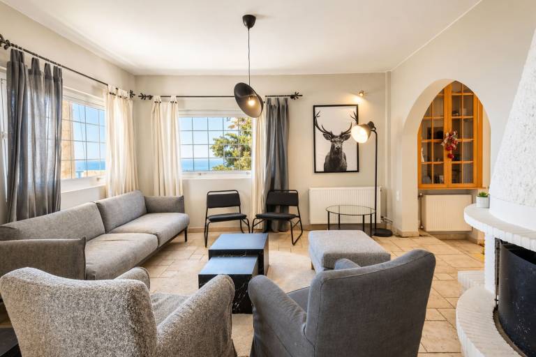 Fully equipped vacation home with patio, garden & hot tub | Dogs allowed in Glyfada