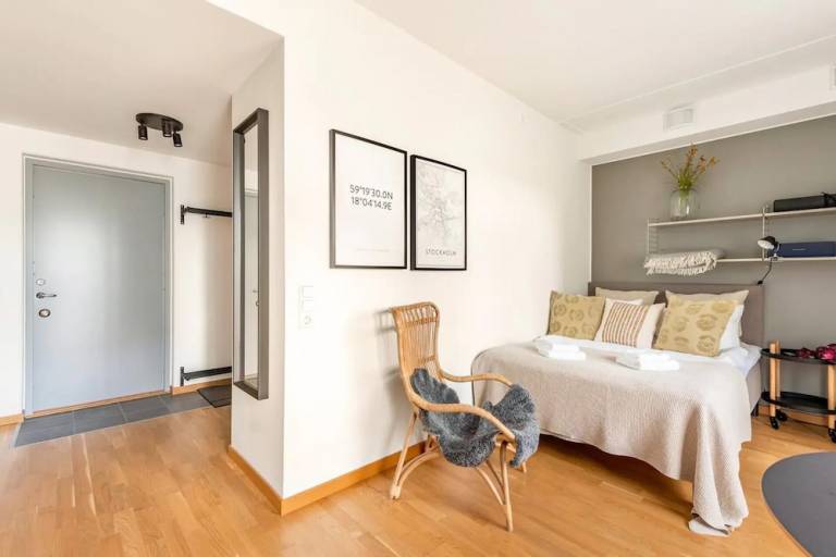 Apartment  Hallonbergen