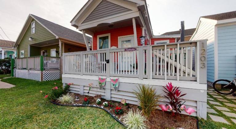 House | Next to the beach | Pets are welcome in Galveston, TX