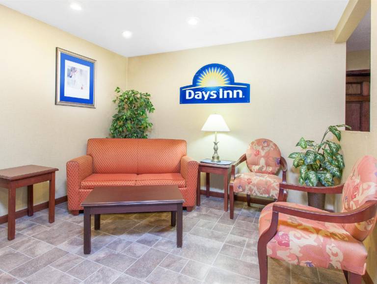 Days Inn by Wyndham Maumee/Toledo — photo 5