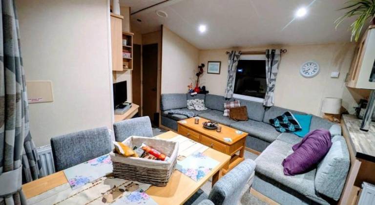 8 Berth Spacious Dog Friendly Caravan, Near Great Yarmouth In Norfolk Ref 10006G in Great Yarmouth