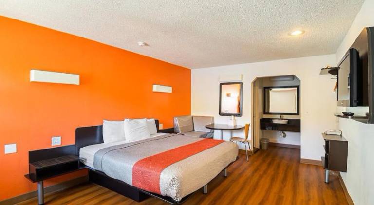 Economy Hotel Kansas City — photo 2