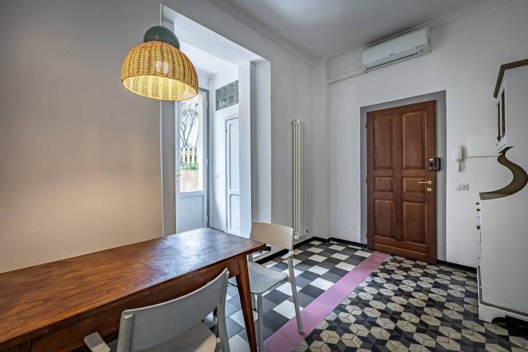 Holiday apartment with yard — photo 2