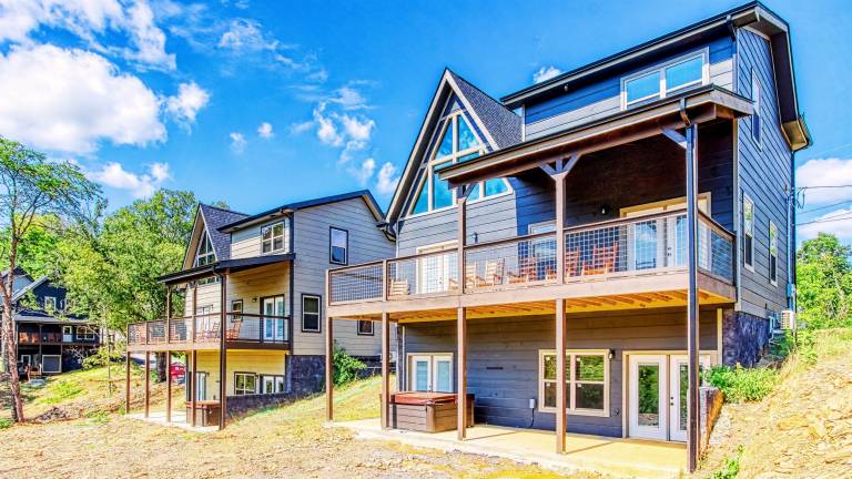 Mighty Chickadee Indoor Pool, Hot Tub, Pool Table, Firepit, A Views, Dogs OK in Sevierville, TN