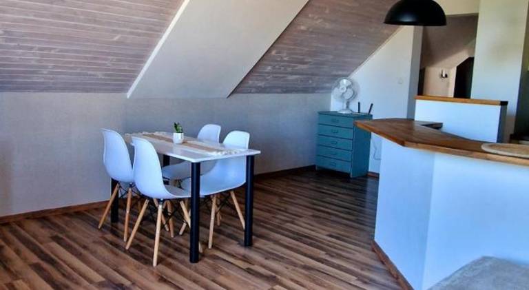 Apartment with barbecue, patio & yard — photo 5