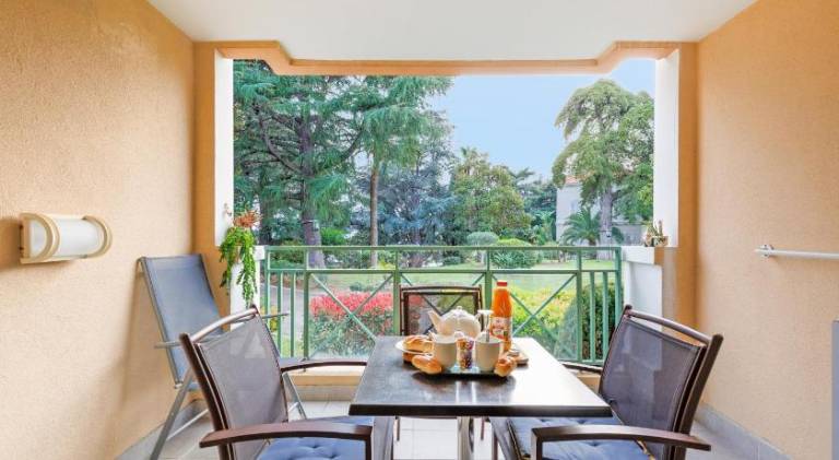 Residence a 5 mn des plages - Piscine- Tennis - Parking - 4 Personnes in Cannes