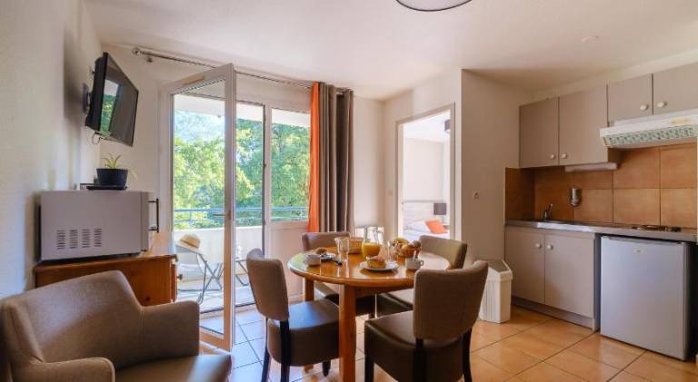 Serviced apartment for 4 persons — photo 2