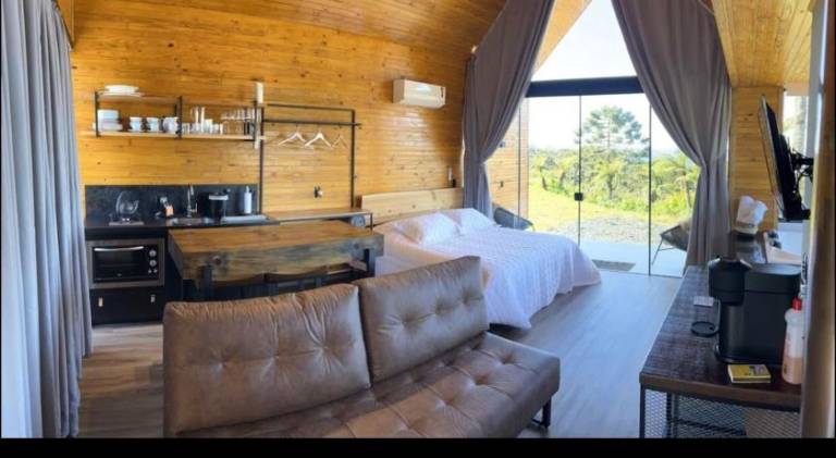 Lodge with hot tub & garden — photo 2