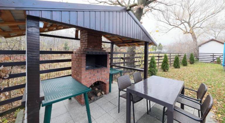 Vacation home with garden, BBQ & patio — photo 3