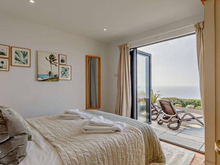 Fully equipped beautiful lodge with barbecue, hot tub & yard | Water view | Next to the beach | Pets allowed — photo 3