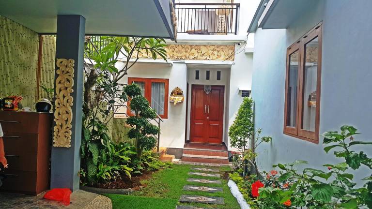 Villa with pool — photo 5