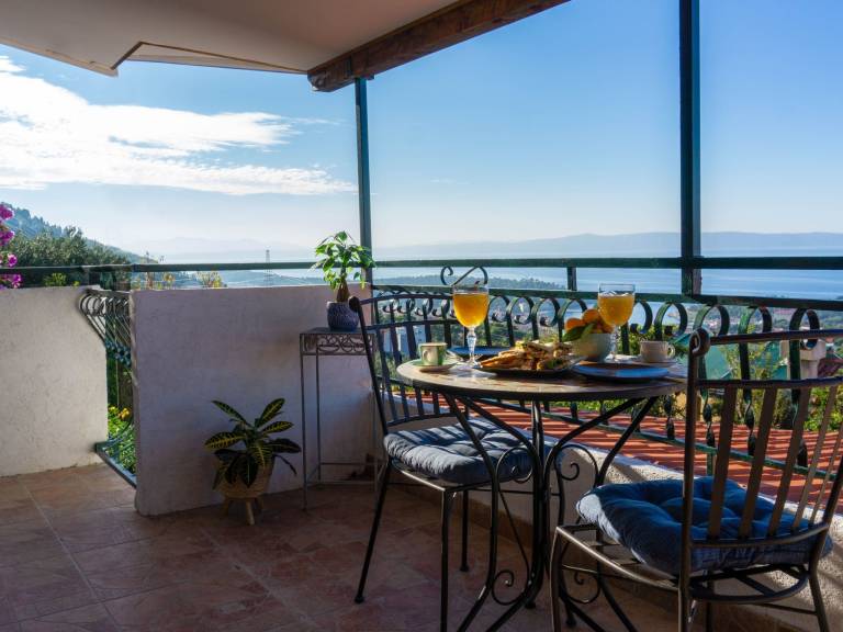 Fully equipped big house with garden, patio & BBQ | Sea view | Pets are welcome — photo 2