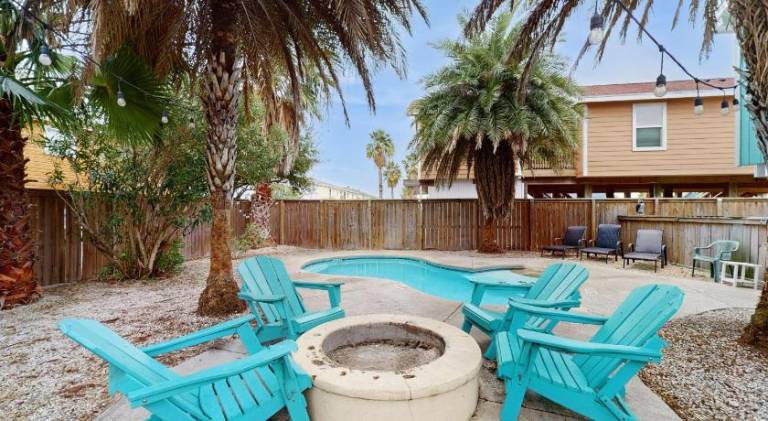 House with pool — photo 5