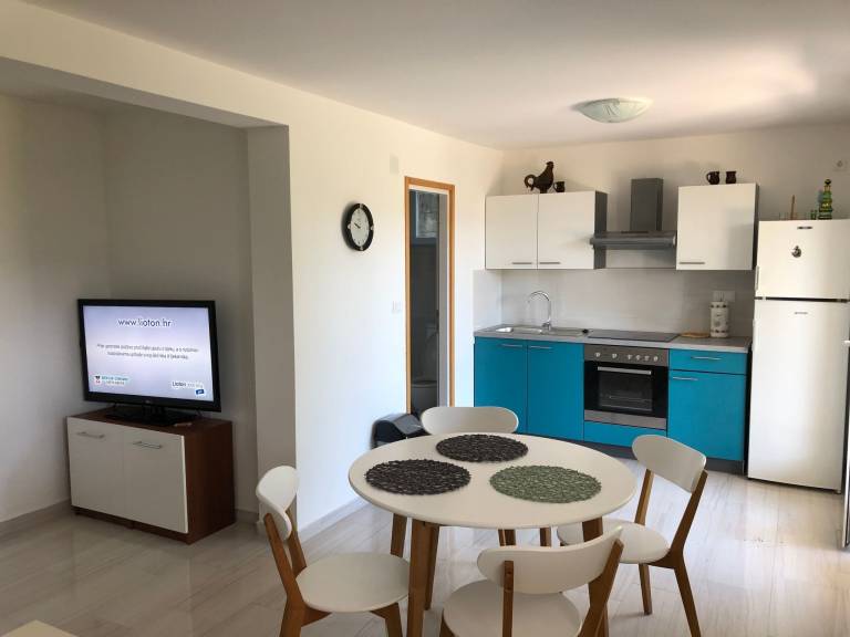 House with garden, patio & BBQ — photo 2