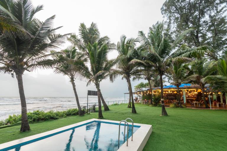 Amadi Beach Front Resort in Morjim