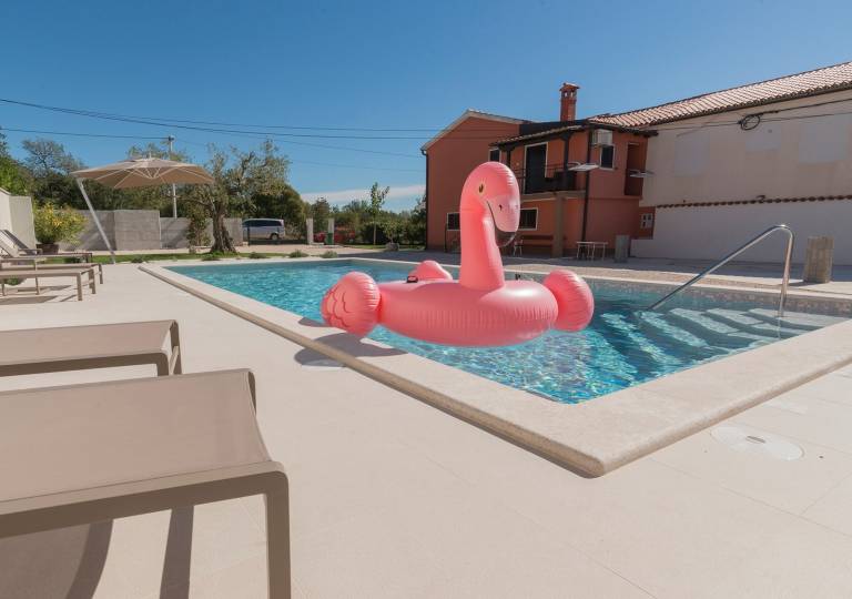 Villa with garden, BBQ & private pool | Pet-friendly — photo 2