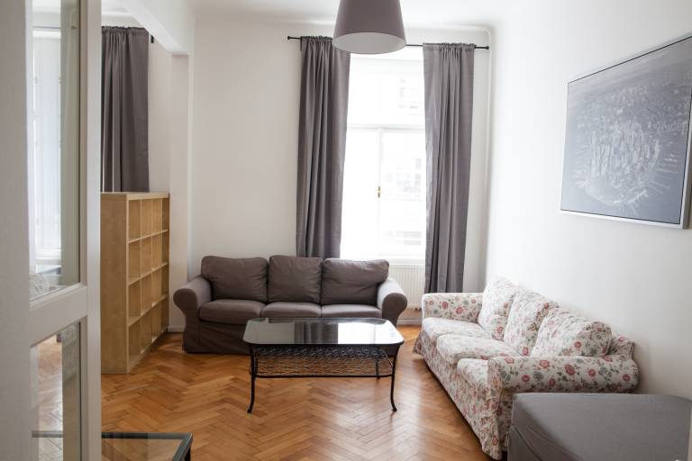 2 Bed Flat - Sleeps 9 - Pets - Smoking on terrace — photo 4