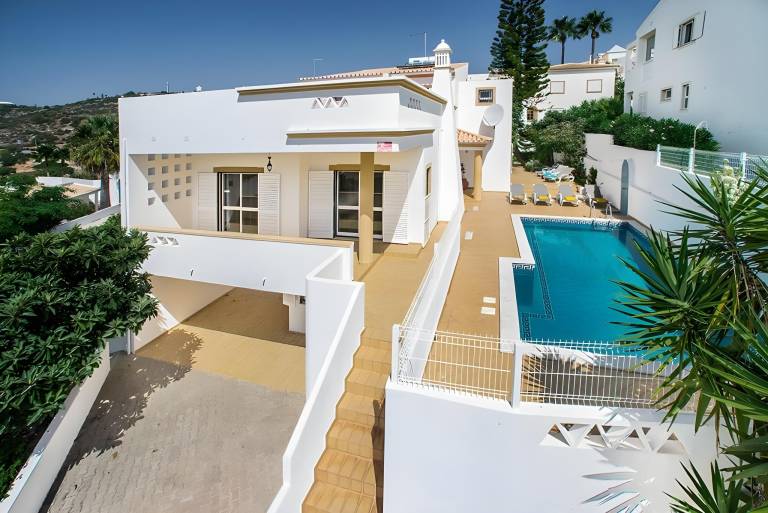 Villa with yard, grill & pool — photo 3