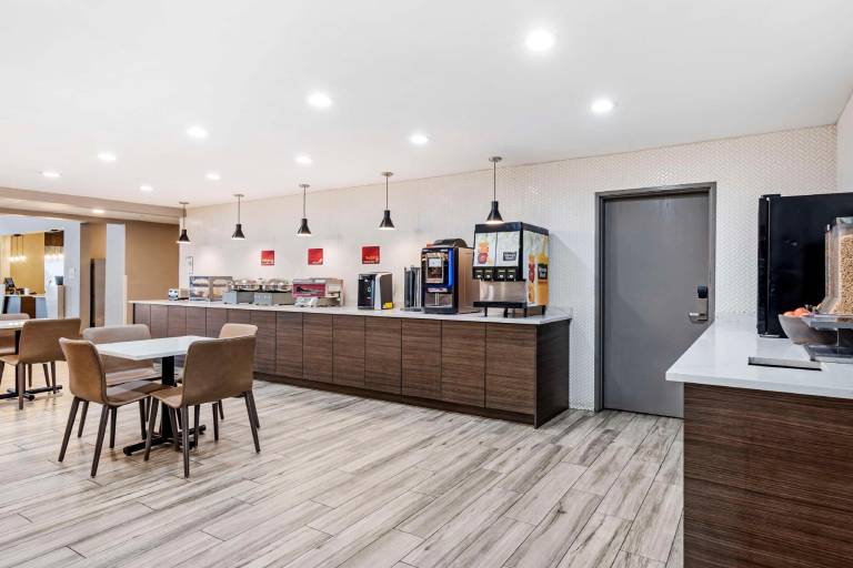 Best Western Plus Bourbonnais Hotel & Suites — photo 5