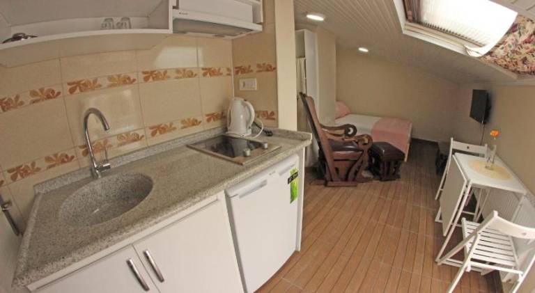 Children-friendly serviced apartment with jacuzzi, patio & pool | Dogs allowed — photo 5