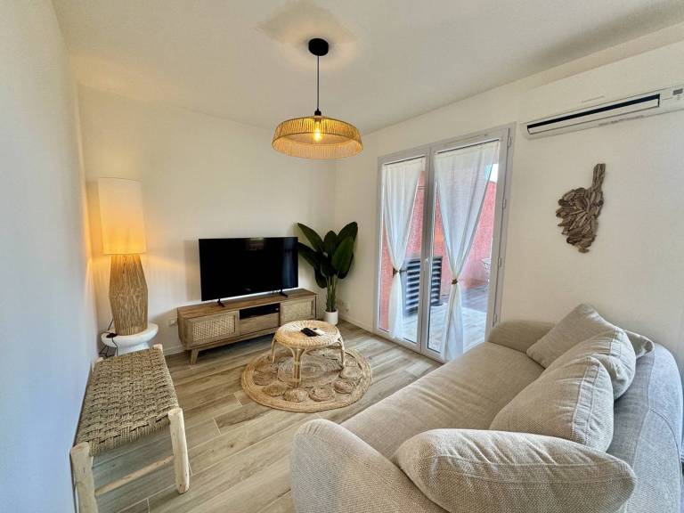 Modern apartment with WiFi and parking in Propriano — photo 2