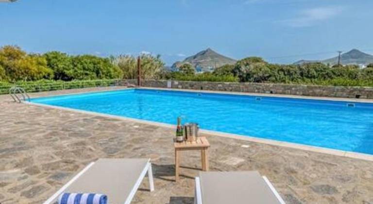 Fully equipped lovely vacation home with patio, yard & pool | Pet-friendly — photo 4