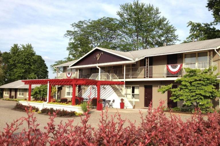 Vinehurst Inn And Suites