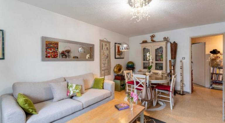 Holiday apartment with 1 room for 3 persons in L'Isle-sur-la-Sorgue