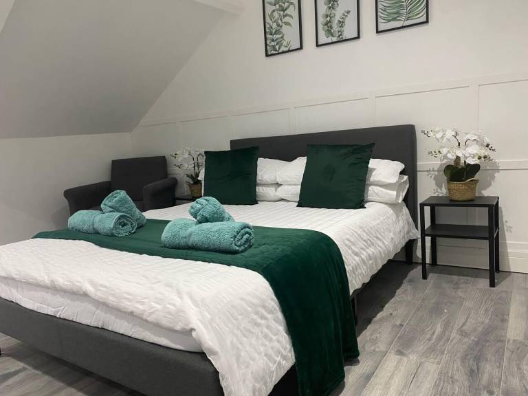 2 Bed Flat Sleeps 6 Parking Wifi