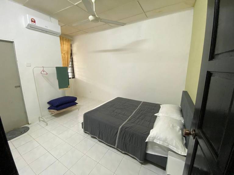 House Taman Rakyat Mergong