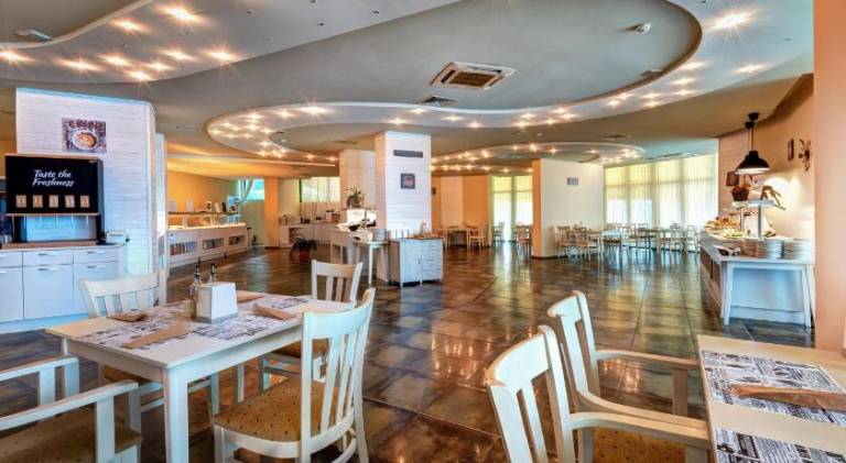 Palm Beach Hotel - All Inclusive with Free beach package & Private Beach — photo 4