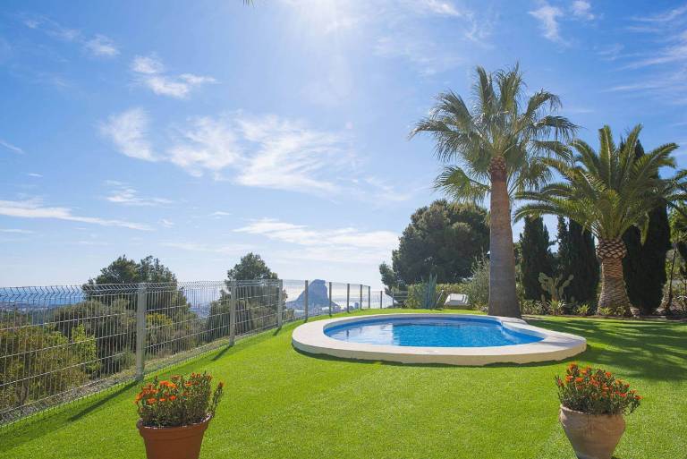 Villa with private pool, terrace & yard — photo 5
