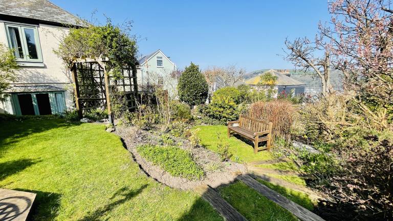 Cottage with garden | Water view in Dartmouth