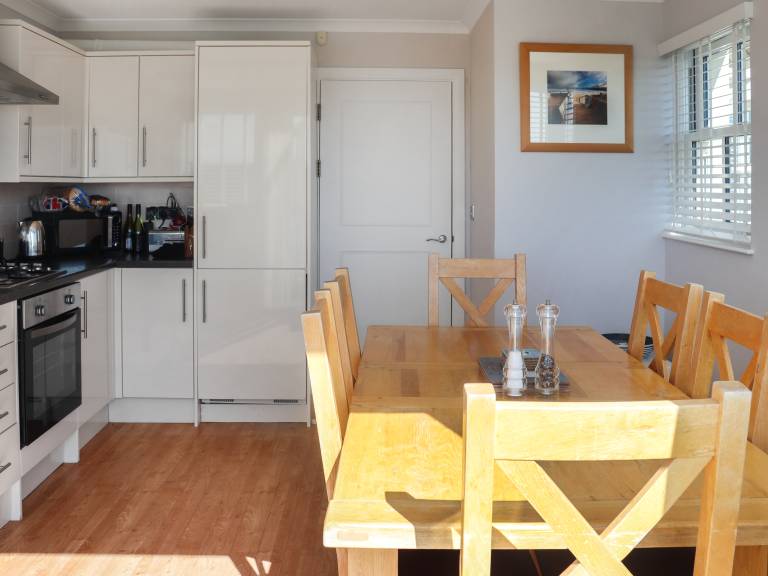 Family-oriented lovely cottage with yard | River view | Pets allowed — photo 4